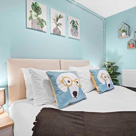 Queens Apartment - By My Getaways - Free Parking For One Car Hove Esterno foto