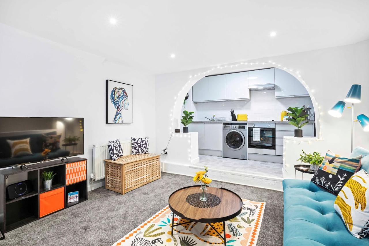 Queens Apartment - By My Getaways - Free Parking For One Car Hove Esterno foto