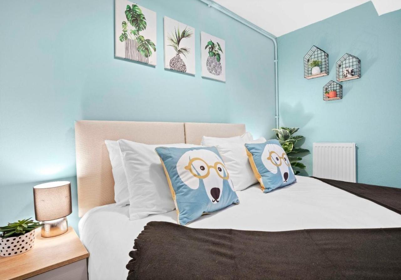 Queens Apartment - By My Getaways - Free Parking For One Car Hove Esterno foto
